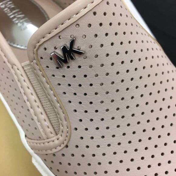 SALE🌸Gorgeous 100% Authentic Michael loafers🌸 - Picture 2 of 4